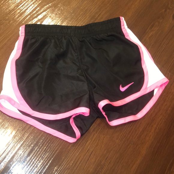 2t nike shorts girl